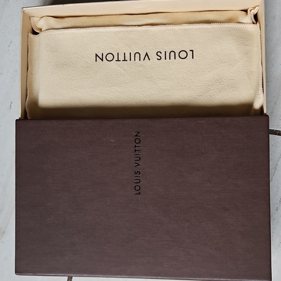 Louis Vuitton Damier Azur Sarah Wallet W/Dustbag + Box - Picture 11 of 11